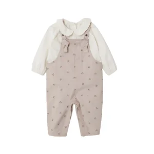 Peto floral rosa palo y blusa marfil con cuello Claudine - Vertbaudet