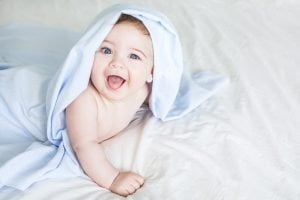 Habiller son bébé chaudement et confortablement en hiver